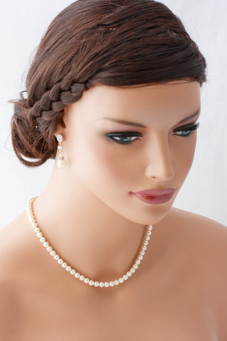 Pearl Backdrop Bridal Necklace Crystal Pearl Wedding Necklace Etsy