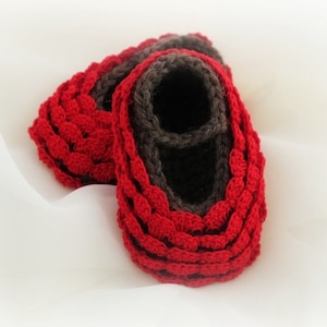 3-6 Months Baby Booties. Red. Ruffled. image 1