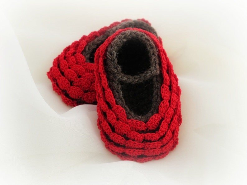 3-6 Months Baby Booties. Red. Ruffled. image 1