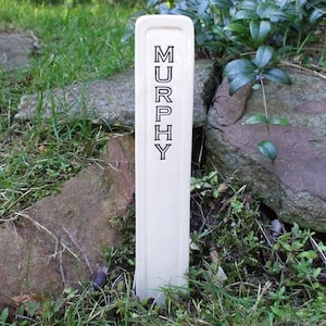 Lápide memorial para lápide de sepultamento de animais de estimação pequenos / marcador de sepultamento de cerâmica feito à mão personalizado para todos os animais de estimação / creme ou bege / 8 cores de letras