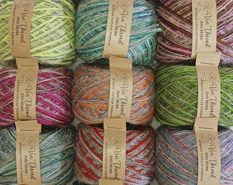 Pacote de fios multicoloridos reciclados da VinThreadAndMore, novelos de fios reaproveitados, caixa de fios com tema de cores 'Wildflower' (flores silvestres).
