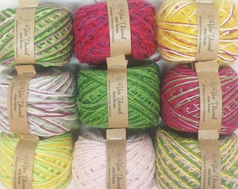 Kit de Fios Reciclados: Caixa Misteriosa Multicolorida em Tons de Rosa Claro, Verde e Amarelo