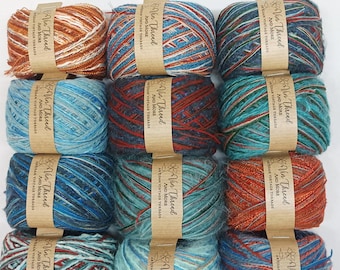 Upcycled Yarn Bundle, Chippy Paint Color Theme, gemischte melierte Yarn Cakes