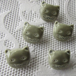 12 France Cat Faces Buttons Shiny Gray Cats Head French Plastic Button 12mm 3/8" AT-30