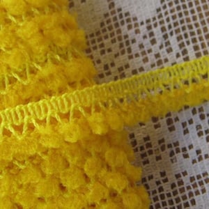 20 Yards Little Pom Pom Fringe Edging In Golden Yellow T09