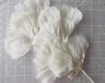 Japan Vintage Millinery Flowers White Silk Fabric Flowers 1950s  VF080W
