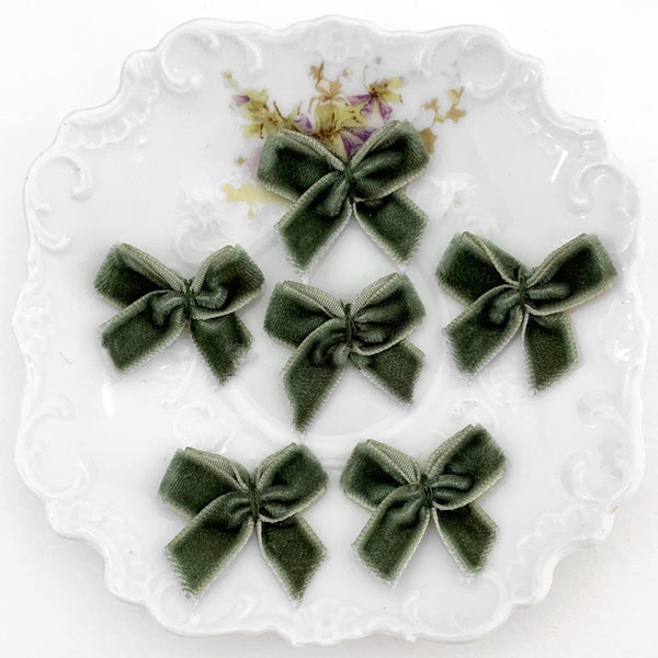 12 Velvet Ribbon Bows Hand Sewn Eucalyptus Green VB29 x2