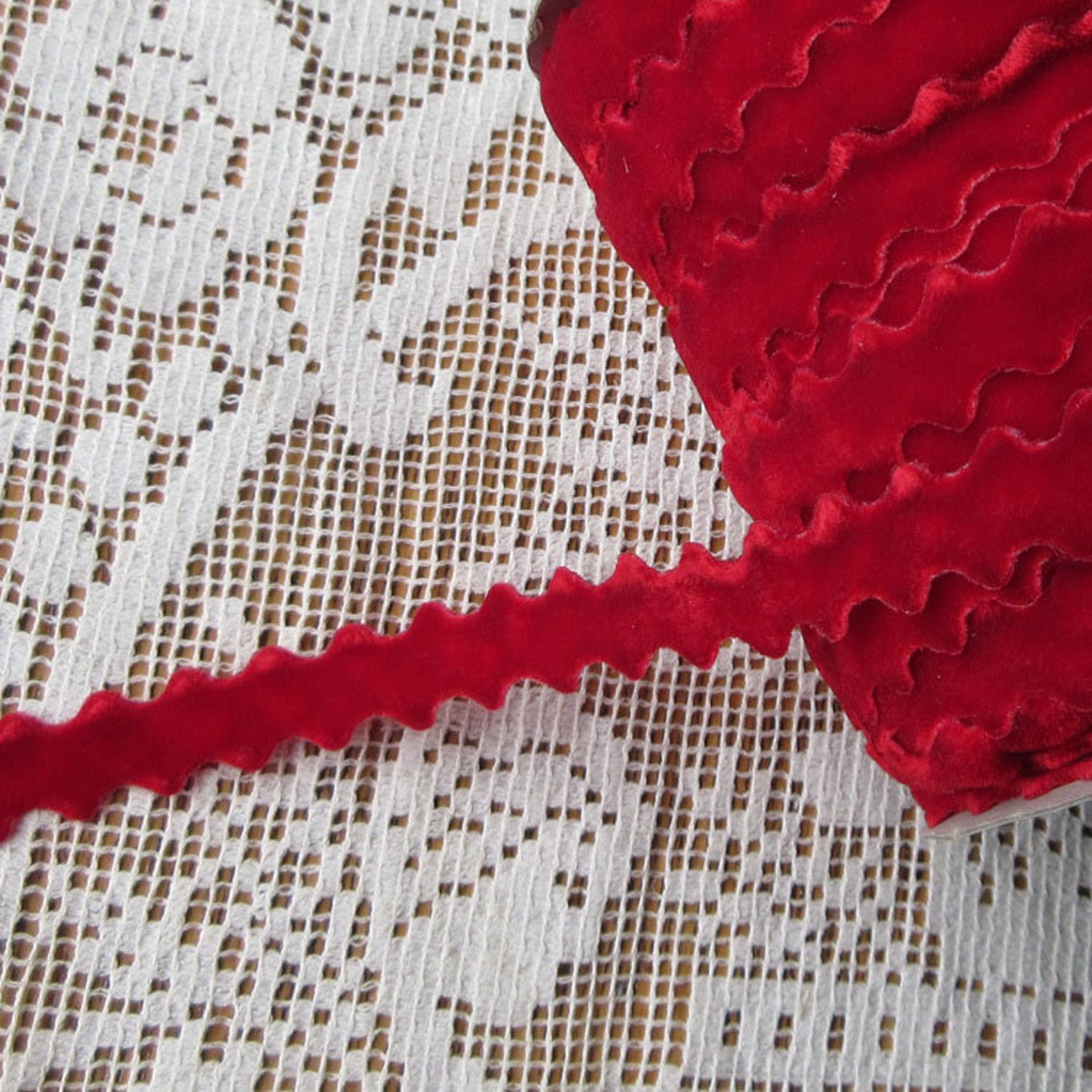 241/2 Yards True Red Velvet Ric Rac Plush Ribbon Trim Etsy