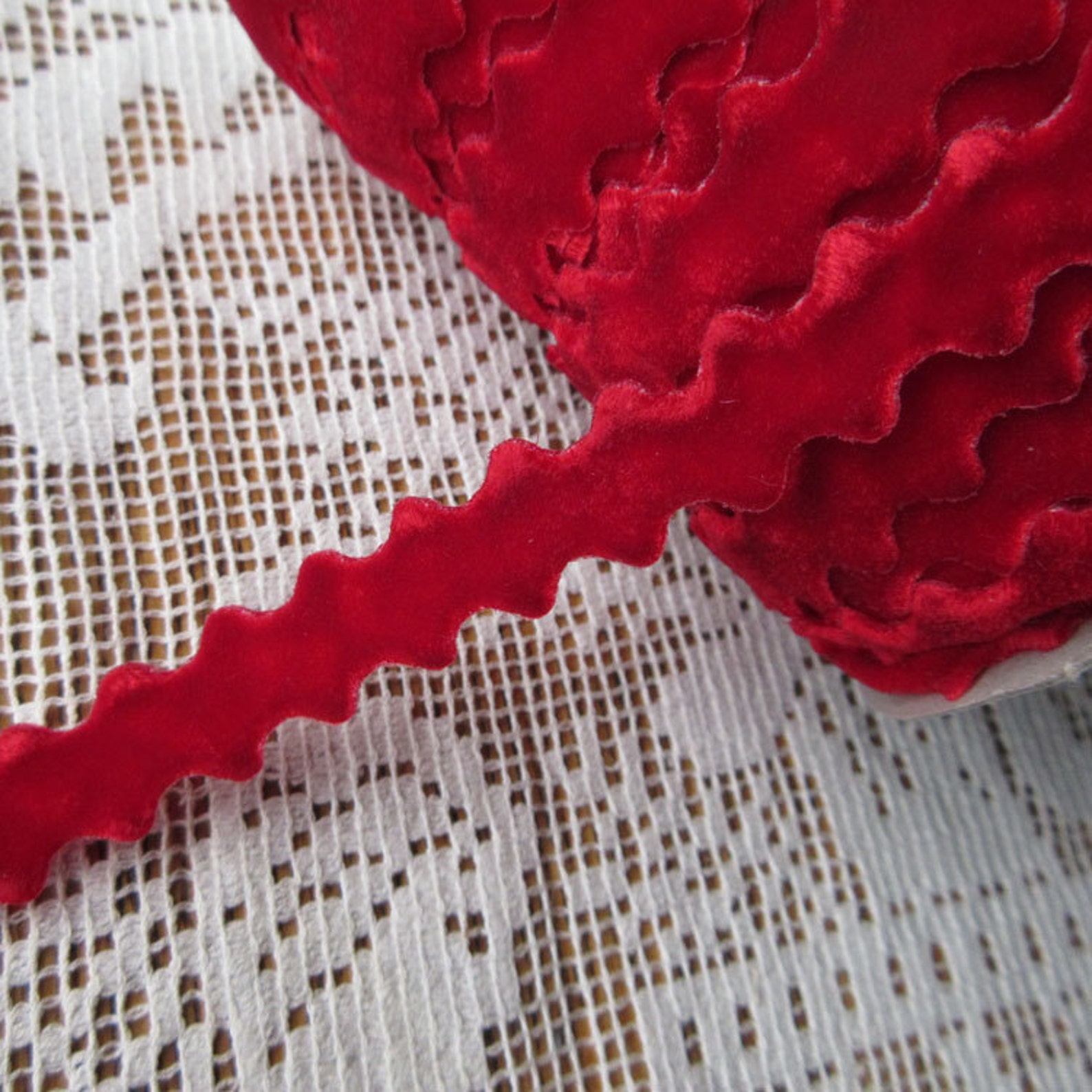 241/2 Yards True Red Velvet Ric Rac Plush Ribbon Trim Etsy