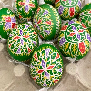 One Slovakia Easter Egg Traditional Folkloric Pysanky Eastern European Ornament EUE920