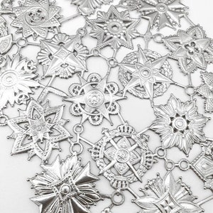 24 Dresden Trim Silver Medallions Paper Foil Germany Die Cuts Christmas DF7802S