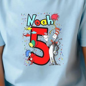 Personalisierte Dr. Seus Geburtstag Thema Shirts, maßgeschneiderte Katze im Hut Geburtstag, Dr. Seus Vintage Buch, Geburtstag Junge Mädchen, für Kinder, Erwachsene, Baby