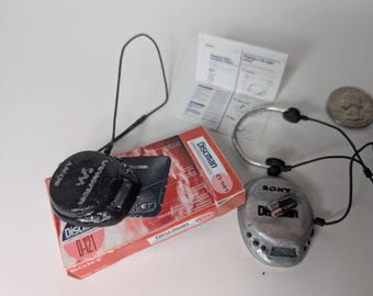 コカコーラ　ポータブルカセットプレーヤー　ビンテージ　ウォークマン ヴィンテージ コカコーラ缶ウォークマン：Akura C401 カセット