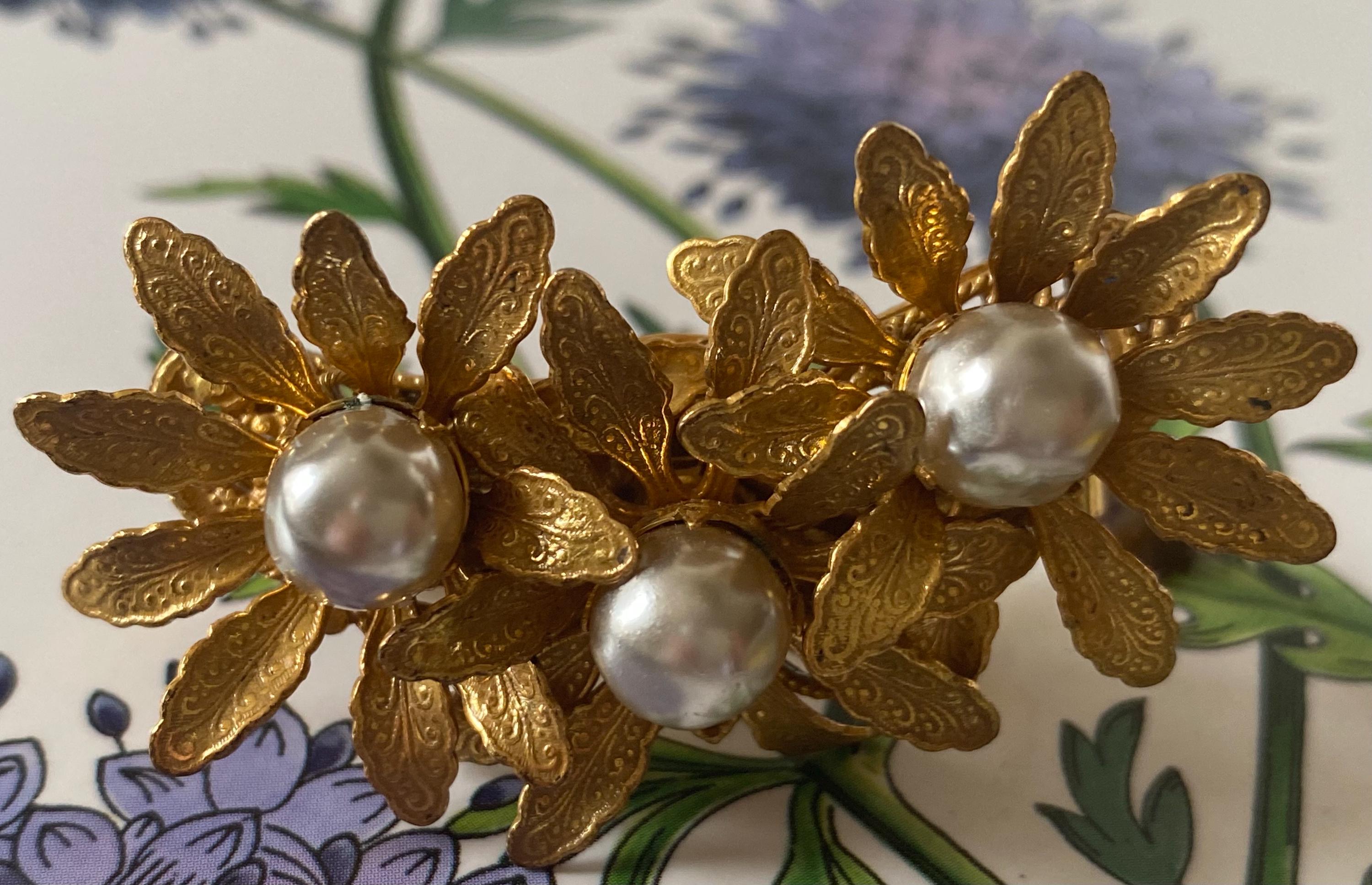 MIRIAM HASKELL 1950s Signed Baroque White Pearls Gold Floral  display picture 3