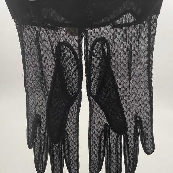 Vintage 1950s Germany Wrist Length Lace GLOVES Size Small 5/6 BLACK Semi-shear Herringbone Mesh Elastic Cuff Deadstock only one!