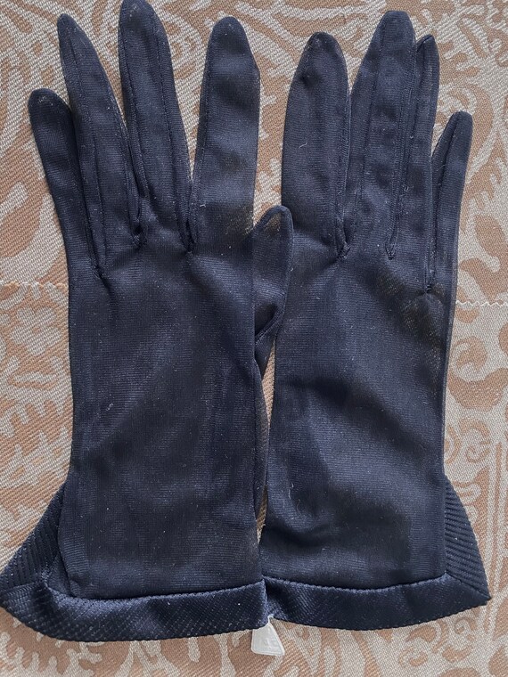 Vintage 1950s Germany Wrist Length Lace GLOVES Si… - image 5