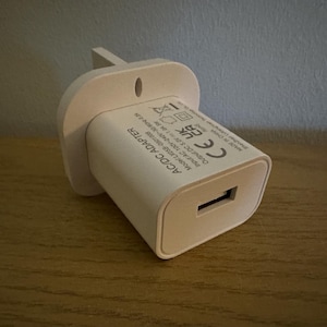 Universal USB Power Adaptor DC 5V 1A for UK socket. Plug in your usb powered light for mains power.