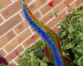 Fused Glass Garden Art Reed, Yard Art, Parrot Red Blue Green Garden Stake, Outdoor Glass Flower Garden Décor