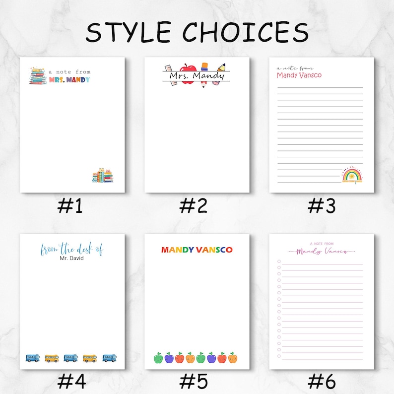 Pu&ograve; includere: Sei diversi design per blocchi note personalizzati. I design presentano illustrazioni a tema scolastico, come libri, mele, un autobus scolastico e un arcobaleno. Il testo sui blocchi note include "a note from", "Mrs. Mandy", "Mandy Vansco", "from the desk of" e "Mr. David".