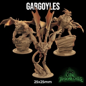 Könnte beinhalten: Drei detaillierte Miniatur-Gargoyle-Figuren, jede auf einem felsigen Sockel platziert. Die Gargoyles sind mit Flügeln, scharfen Krallen und bedrohlichen Gesichtsausdrücken modelliert. Die Sockel sind texturiert, um Stein nachzubilden. Der Text "GARGOYLES" wird oben im Bild angezeigt. Der Text "25x25mm" wird unten im Bild angezeigt.