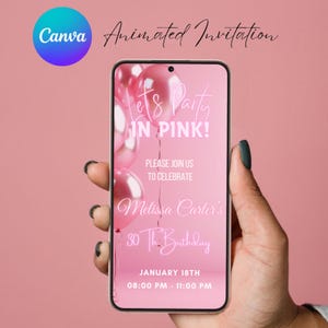 K&ouml;nnte beinhalten: Ein Smartphone zeigt eine animierte rosa Einladung mit dem Text "Let's Party in Pink!" f&uuml;r Melissa Carters 30. Geburtstag. Die Einladung enth&auml;lt Datum und Uhrzeit und wird vor einem rosa Hintergrund gehalten.