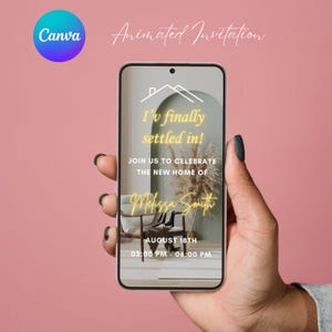 Puede incluir: Un tel&eacute;fono inteligente que muestra una invitaci&oacute;n animada de inauguraci&oacute;n de la casa. La invitaci&oacute;n dice "&iexcl;Finalmente me he instalado!" e invita a los invitados a celebrar el nuevo hogar de Melissa Smith el 18 de agosto de 15:00 a 18:00.