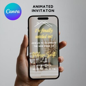 Puede incluir: La pantalla de un tel&eacute;fono m&oacute;vil que muestra una invitaci&oacute;n a una inauguraci&oacute;n de casa con el texto "&iexcl;Por fin me he instalado!" y "&Uacute;nete a nosotros para celebrar el nuevo hogar de Melissa Smith. 18 de agosto, de 15:00 a 18:00 horas".