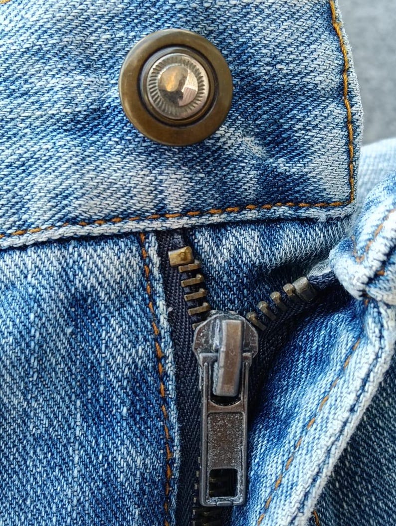 Pantalones vaqueros TTU Exhibitionist muy desgastados y rotos. imagen 7