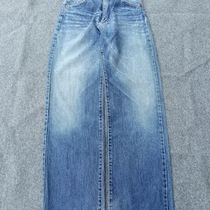 Jeans Wrangler vintage con cimosa rossa, autentico abbigliamento western, Made in Japan, denim slavato. immagine 1