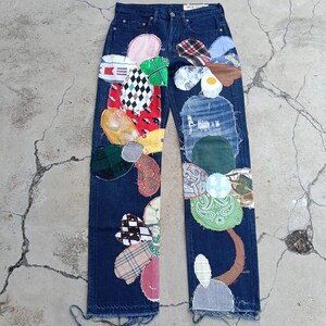 Riedizione in denim patchwork hippie di Kapital, realizzata in Giappone (taglia 29).