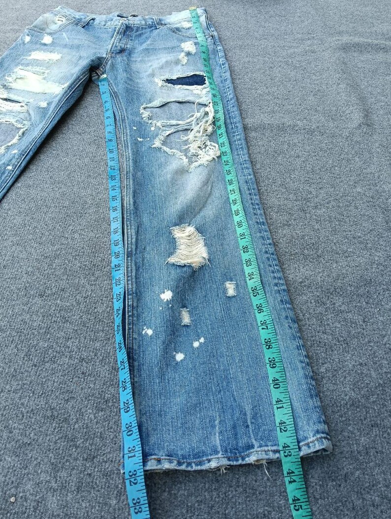 Pantalones vaqueros TTU Exhibitionist muy desgastados y rotos. imagen 11