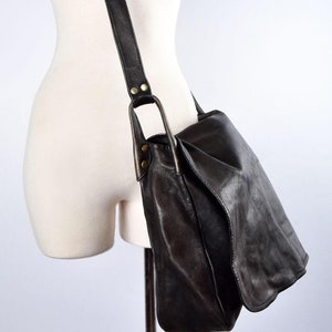 Bolso bandolera grande de cuero negro de los años 70, funda para computadora portátil, bolso de mano estilo hippie vintage de los años 60 estilo bohemio para llevar de noche