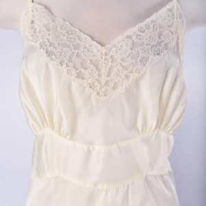 18 Miss BARBIZON Excelle Weißer Elfenbein-Satin Vintage 1930er, 1940er Kleid Slip, Full Slip Dessous, große Größe