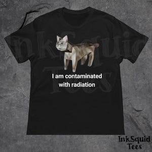 Ich bin mit Strahlung infiziert T-Shirt, verfluchte Katze, verfluchtes Katzen T-Shirt, verfluchtes Design, ironisches Humor Shirt, verfluchtes Katzen T-Shirt