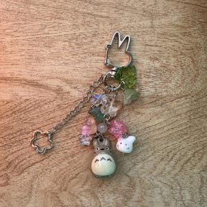 Studio Ghibli Totoro Glocke Schlüsselbund, süßer Totoro Handyanhänger, ästhetisches Geschenk meines liebsten Nachbarn, entzückendes Geschenk für ihn oder sie, Anime-Schlüsselanhänger
