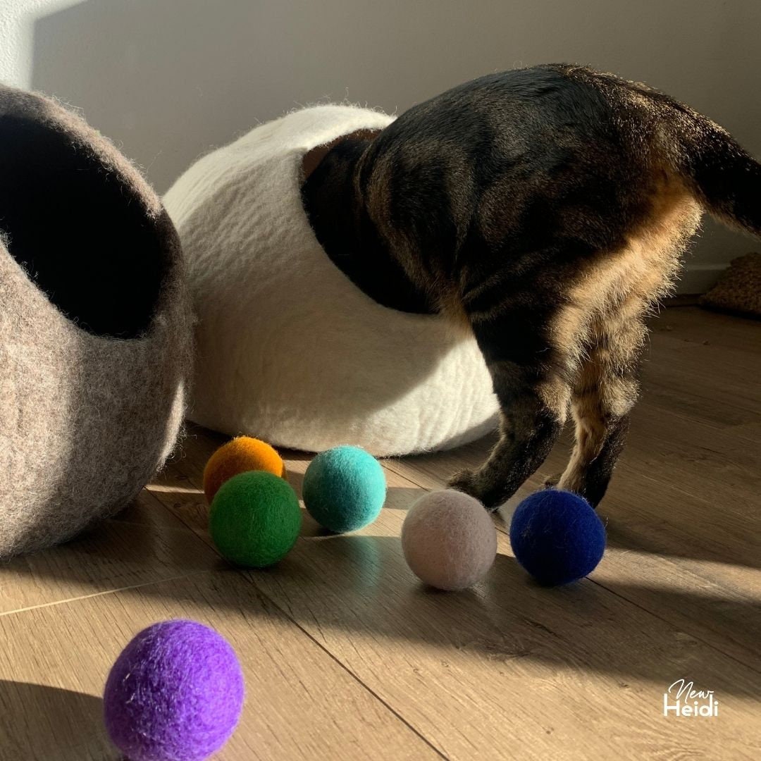 Felt Balls for Cats - Set of 6 | Quiet Toys, Eco-Friendly Design and Handmade | New Heidi