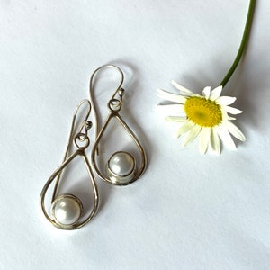 SALE Pearl Sterling teardrop Earrings Bridesmaid gift image 1