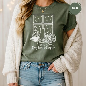 Lost in a Cozy Winter Chapter Sweatshirt|Book Lover Cat Shirt |Cottagecore Winter Aesthetic Sweater| Cozy Reading Graphic Tee,Bookish Cat