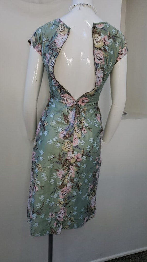 Sage & Pink Floral Wiggle Dress Vintage 1960's Pe… - image 4