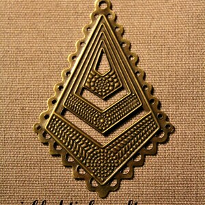 Art Deco Style, Arrowhead Shaped, Scallop Edge, Pendant