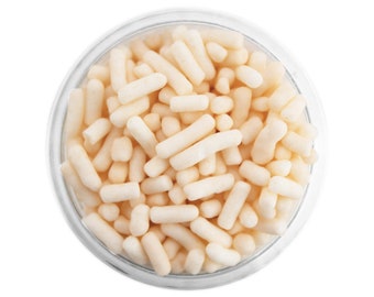 Cream Jimmies: estos clásicos jimmies de color crema tienen una textura suave y son perfectos para cubrir cupcakes y otros dulces.
