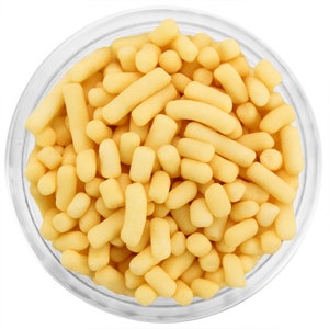 Butter Yellow Jimmies - Jimmies in hübschem Buttergelb haben eine weiche Textur und eignen sich perfekt zum Topping von Cupcakes und anderen süßen Leckereien.