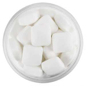 White Matte Square Candy Sprinkles - weiße quadratische Streusel zum Dekorieren von Kuchen, Keksen, Cupcakes und Leckereien!