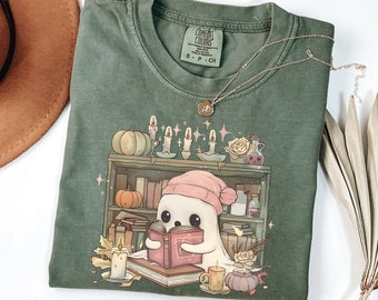 Camiseta de Halloween con fantasmas de Comfort Colors®, camiseta de fantasmas leyendo libros, camiseta de Halloween para amantes de los libros, camiseta de Halloween para la biblioteca, regalo para amantes de los libros
