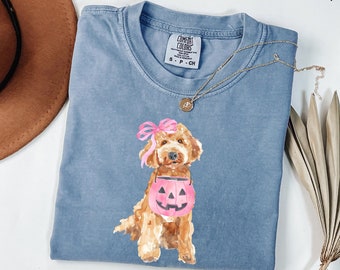 Camiseta Comfort Colors® para cachorro de Halloween, camiseta com rabiscos de Halloween, camiseta Labradoodle, camiseta com rabiscos para mamãe, camiseta com laço rosa de abóbora para cachorro Labradoodle