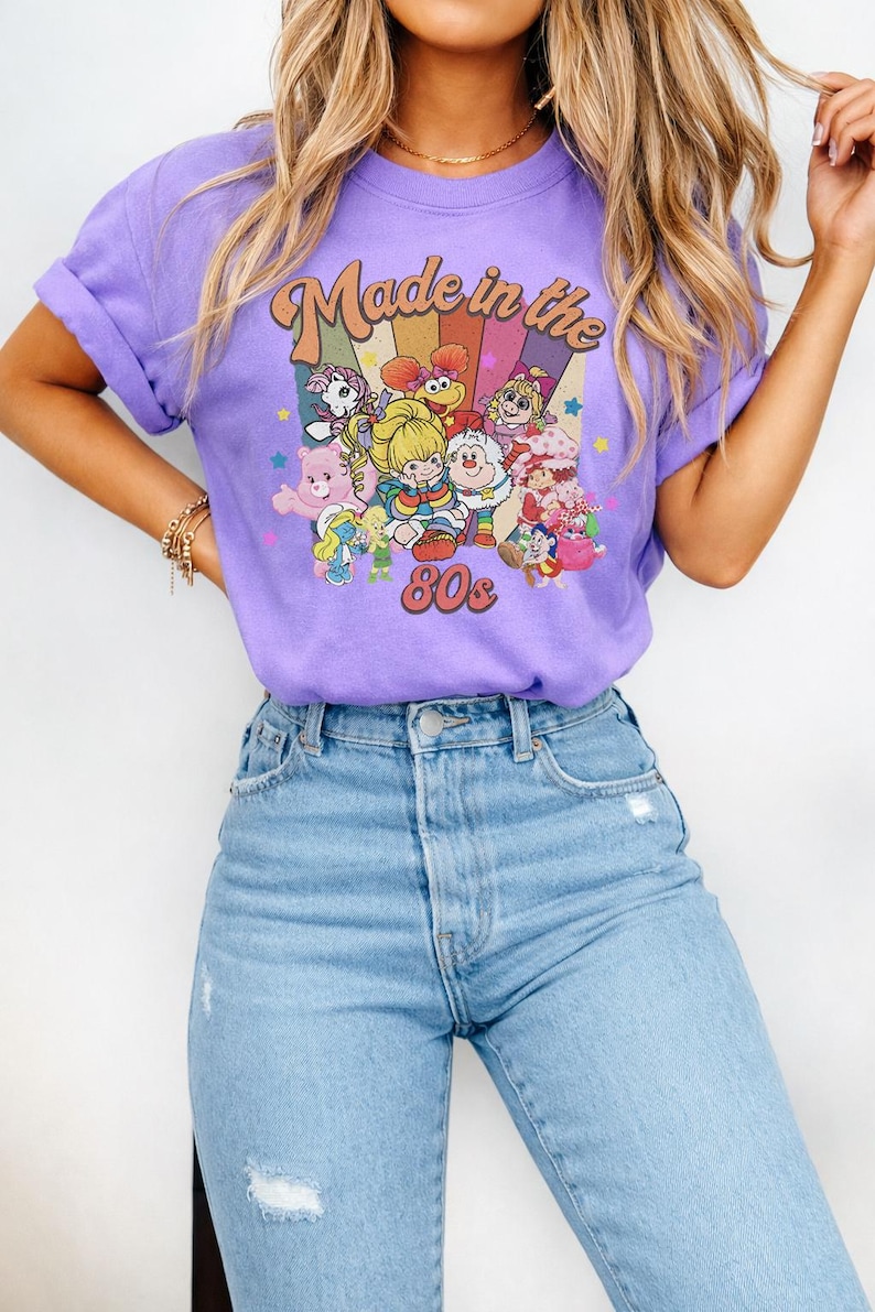 Camiseta Comfort Colors® Made In The 80s, Camiseta com Personagem de Desenho Animado Retrô, Camiseta Nostálgica dos Anos 80, Camiseta com Estampa Gráfica Retrô da Infância, Presente para Fã de Séries de TV Retrô imagem 5