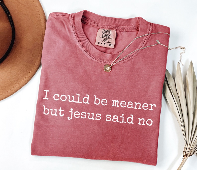 Maglietta Comfort Colors® "Potrei essere più cattivo, ma Gesù ha detto di no", maglietta cristiana divertente, maglietta con grafica a tema religioso, maglietta umoristica per la chiesa immagine 3