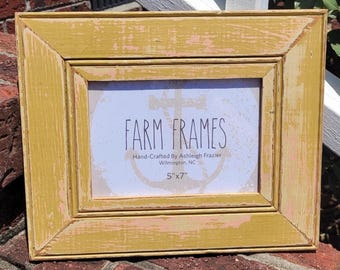 Cadre photo en bois ancien vintage 5 x 7 JAUNE et ROSE