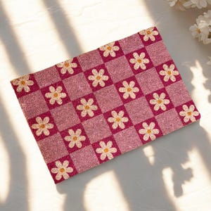 Floral Door Mat Pink Checkered Home Decor Retro Daisy Rug for New Home Gift for College Student Apartment Decoration Girly House Warming