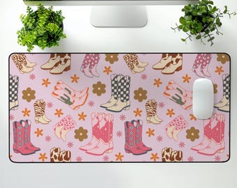 Alfombrilla de escritorio con forma de bota de vaquera, color rosa, decoración para el hogar y la oficina, regalo con temática de vaquera para la fanática de la música country Lainey Wilson, alfombrilla de ratón para ella.